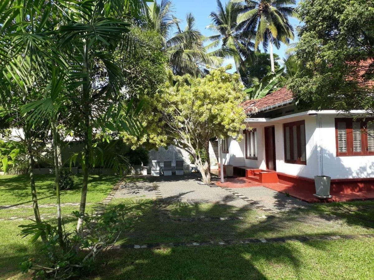 Circus Lagoon Hideaway Bed & Breakfast Dodanduwa ภายนอก รูปภาพ