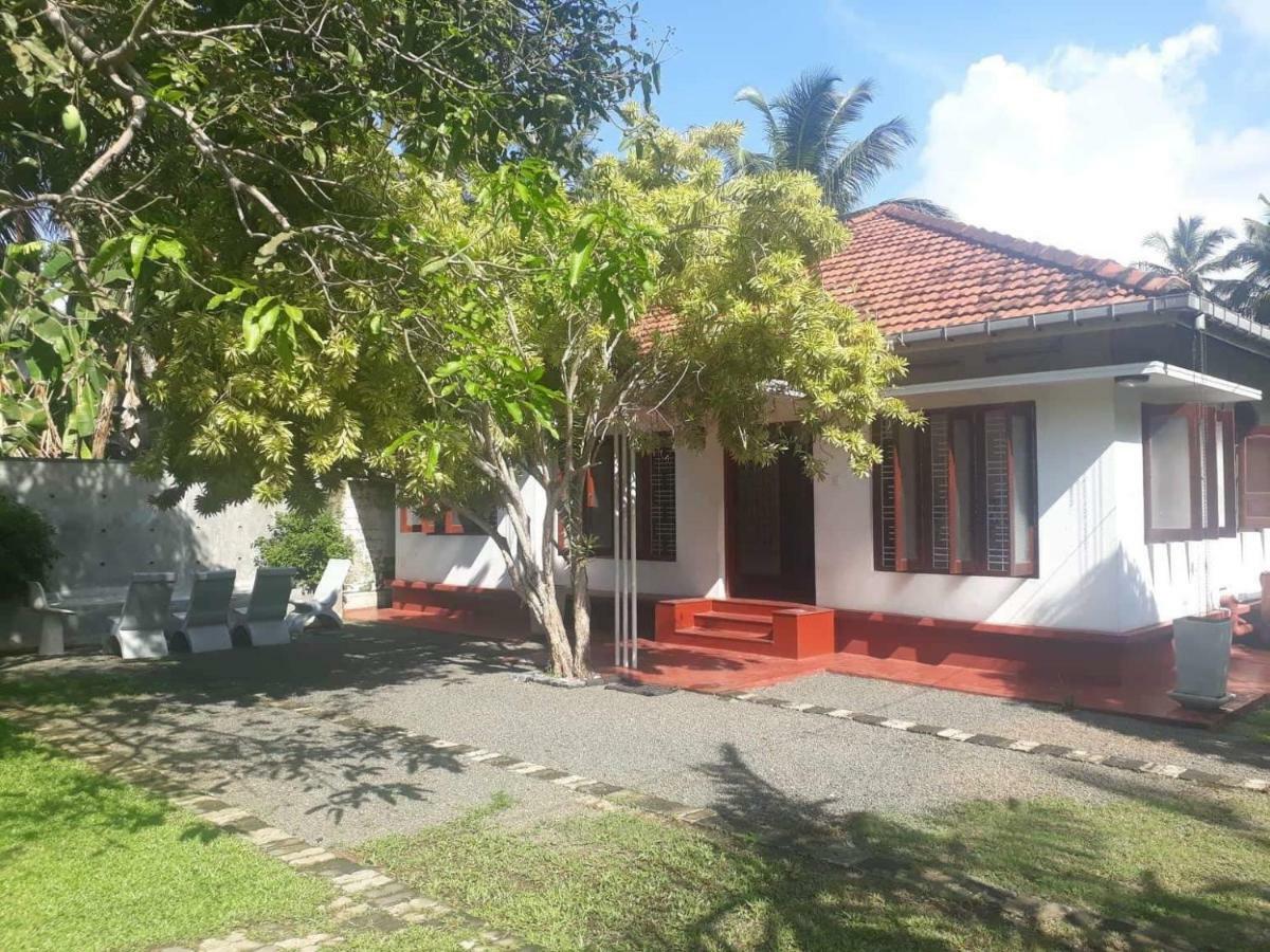 Circus Lagoon Hideaway Bed & Breakfast Dodanduwa ภายนอก รูปภาพ