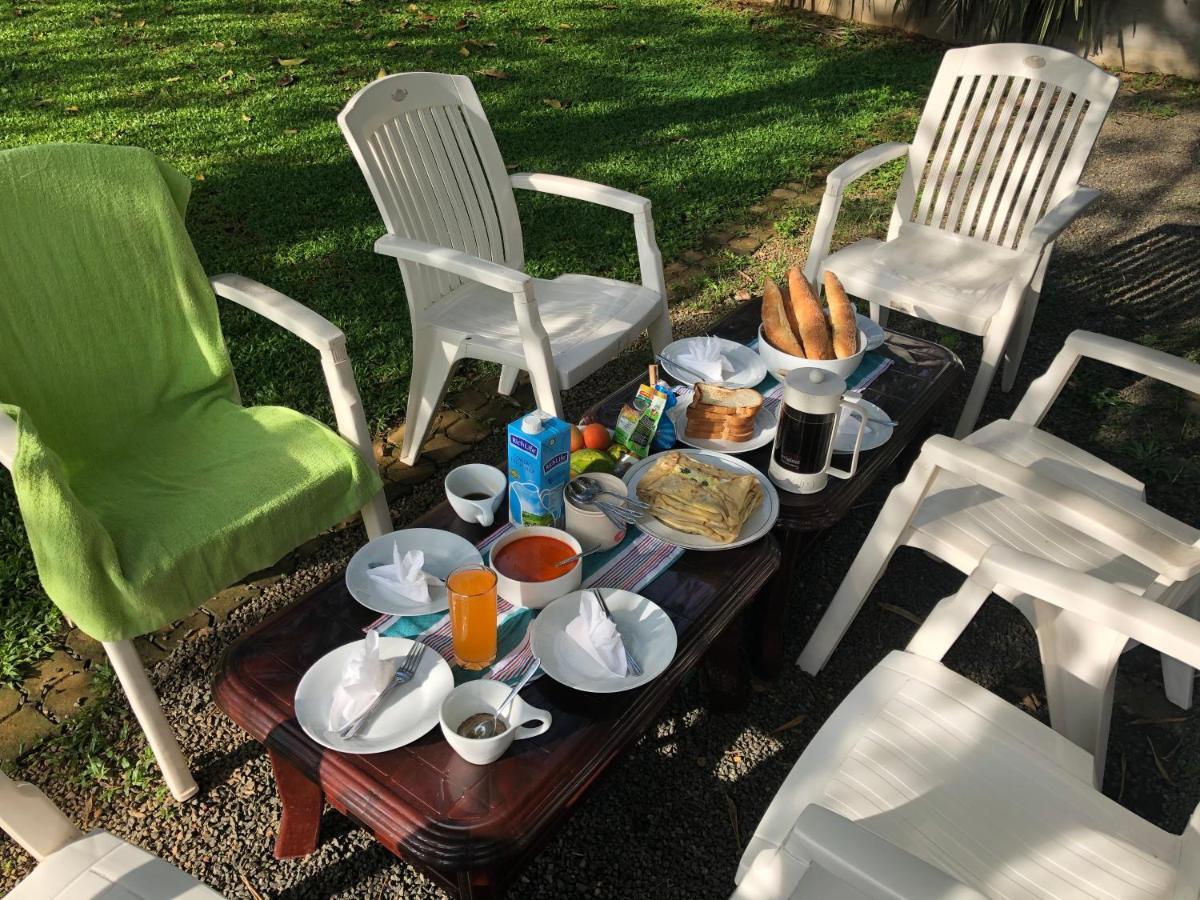 Circus Lagoon Hideaway Bed & Breakfast Dodanduwa ภายนอก รูปภาพ