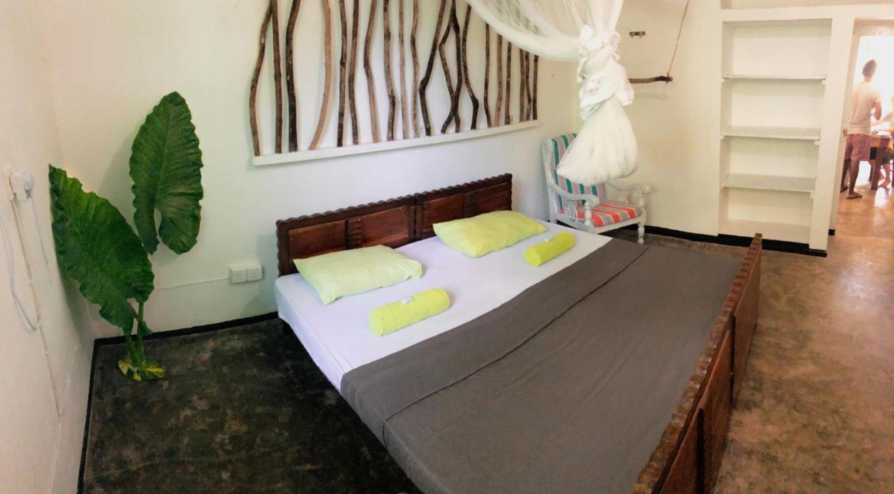 Circus Lagoon Hideaway Bed & Breakfast Dodanduwa ภายนอก รูปภาพ