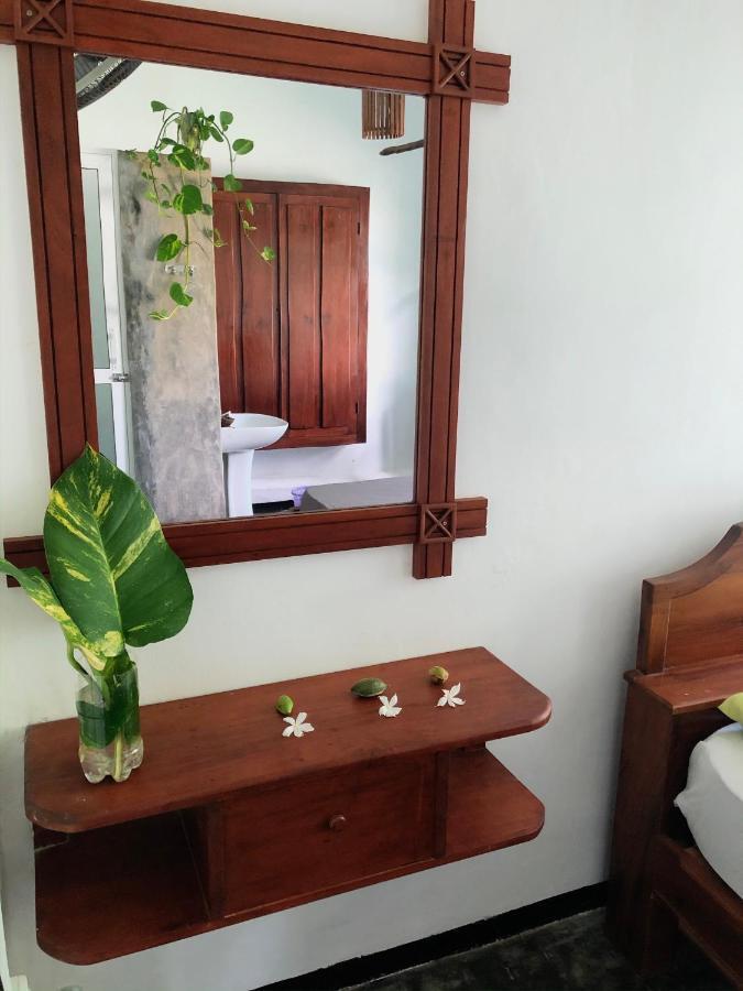 Circus Lagoon Hideaway Bed & Breakfast Dodanduwa ภายนอก รูปภาพ