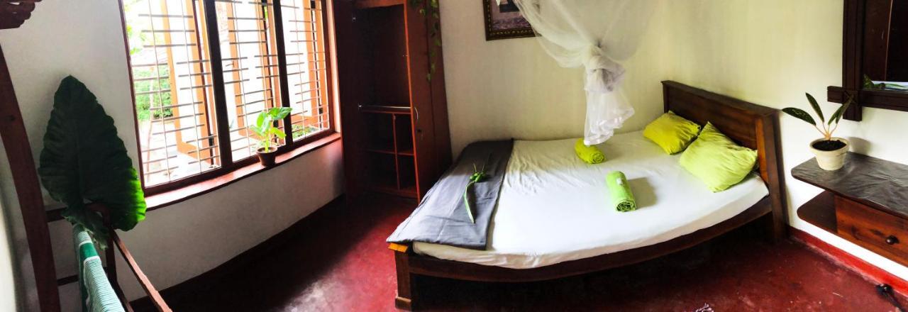 Circus Lagoon Hideaway Bed & Breakfast Dodanduwa ภายนอก รูปภาพ