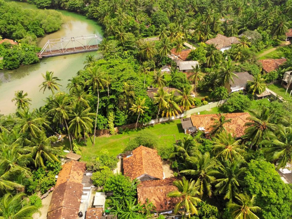 Circus Lagoon Hideaway Bed & Breakfast Dodanduwa ภายนอก รูปภาพ